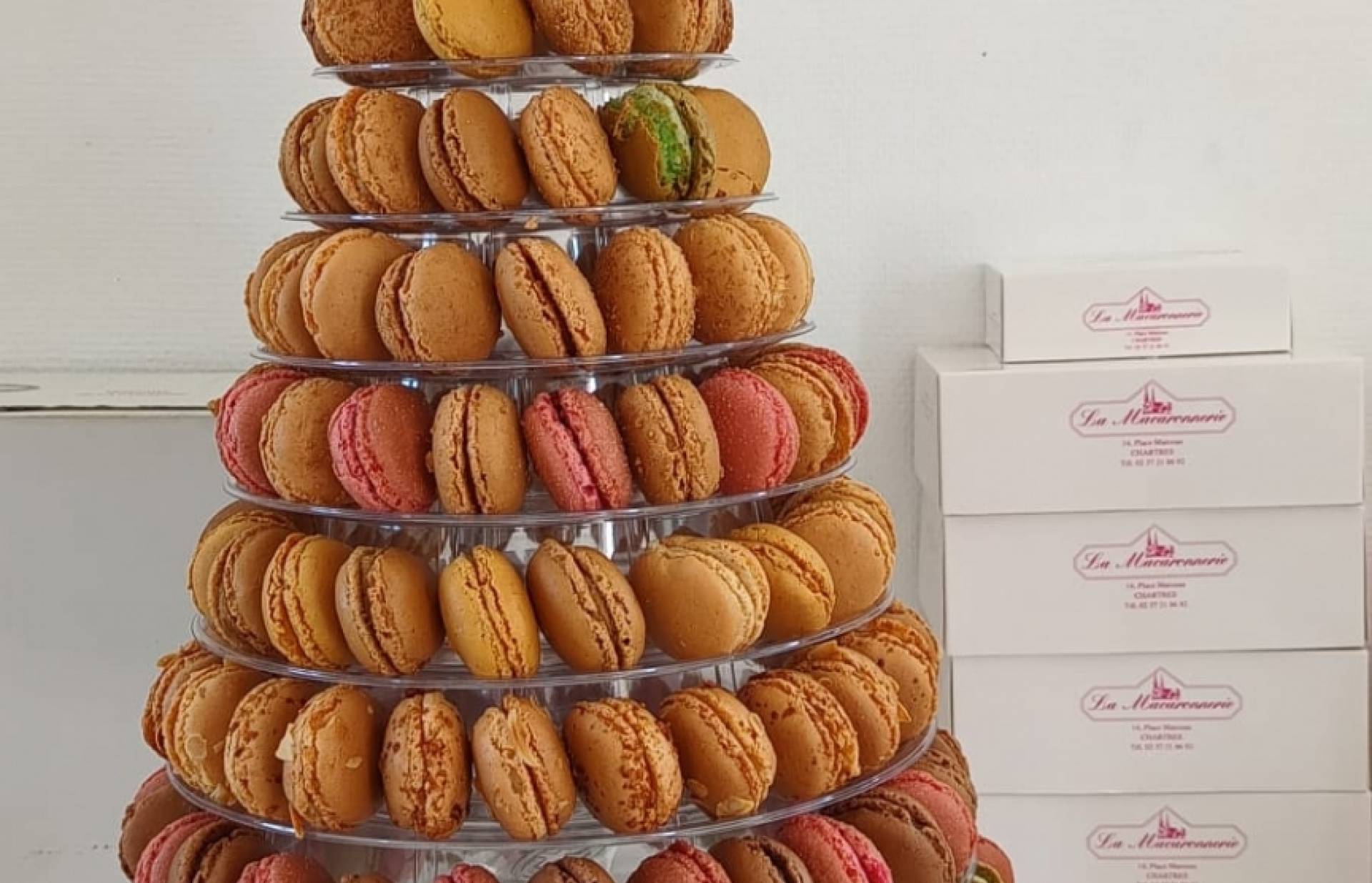 Pyramide à Macarons Noire Professionnelle - 10 Plateaux Amovibles (237 Macarons Max) - Pour Pâtisserie, Réception